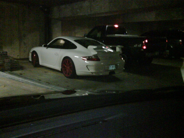 My gf's boss put red wheels on his gt3